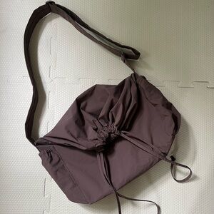 UNIQLO Drawstring Shoulder Bag
